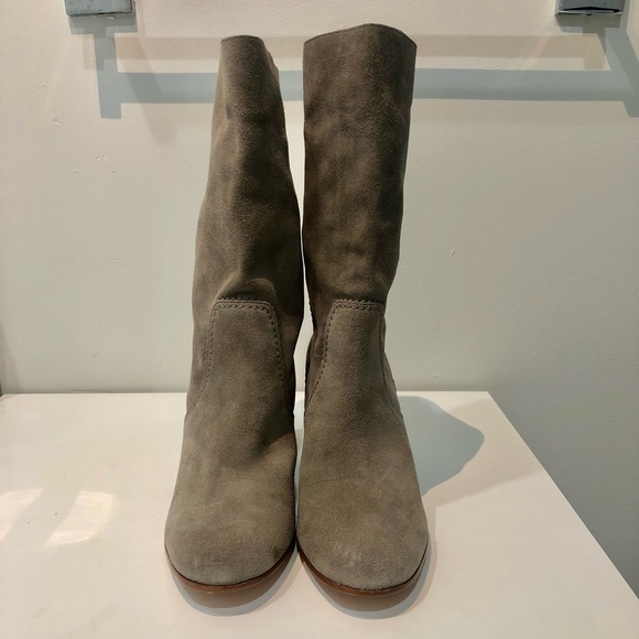 Coach: Women’s Suede Heeled Calf Boot Size: 7 - Picture 6 of 9